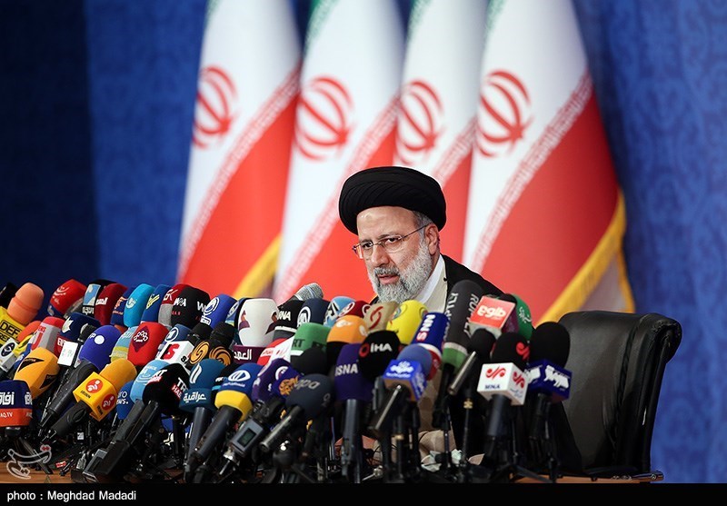 آیت‌الله رئیسی در نشست خبری: خود را خادمِ جمهور می‌دانم/ تشکیل دولت براساس شایسته‌سالاری است/ بازگشت ایرانیان خارج کشور باید تسهیل شود