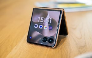 نقد و بررسی موتورولا ریزر ۶۰ اولترا: بهترین گوشی تاشوی بازار