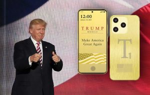 ترامپ از یه گوشی گرون‌قیمت رونمایی کرده، اما مراسم معرفیش خیلی افتضاحه